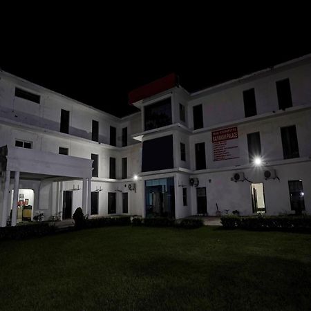 Collection O Rajvanshi Paradise Gurgaon Buitenkant foto