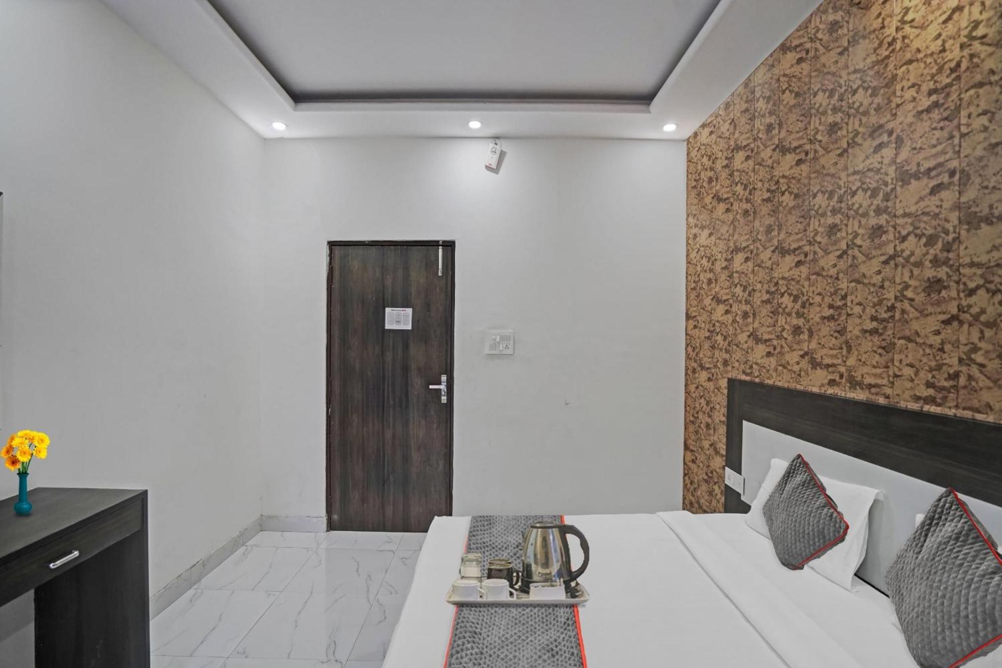 Collection O Rajvanshi Paradise Gurgaon Buitenkant foto
