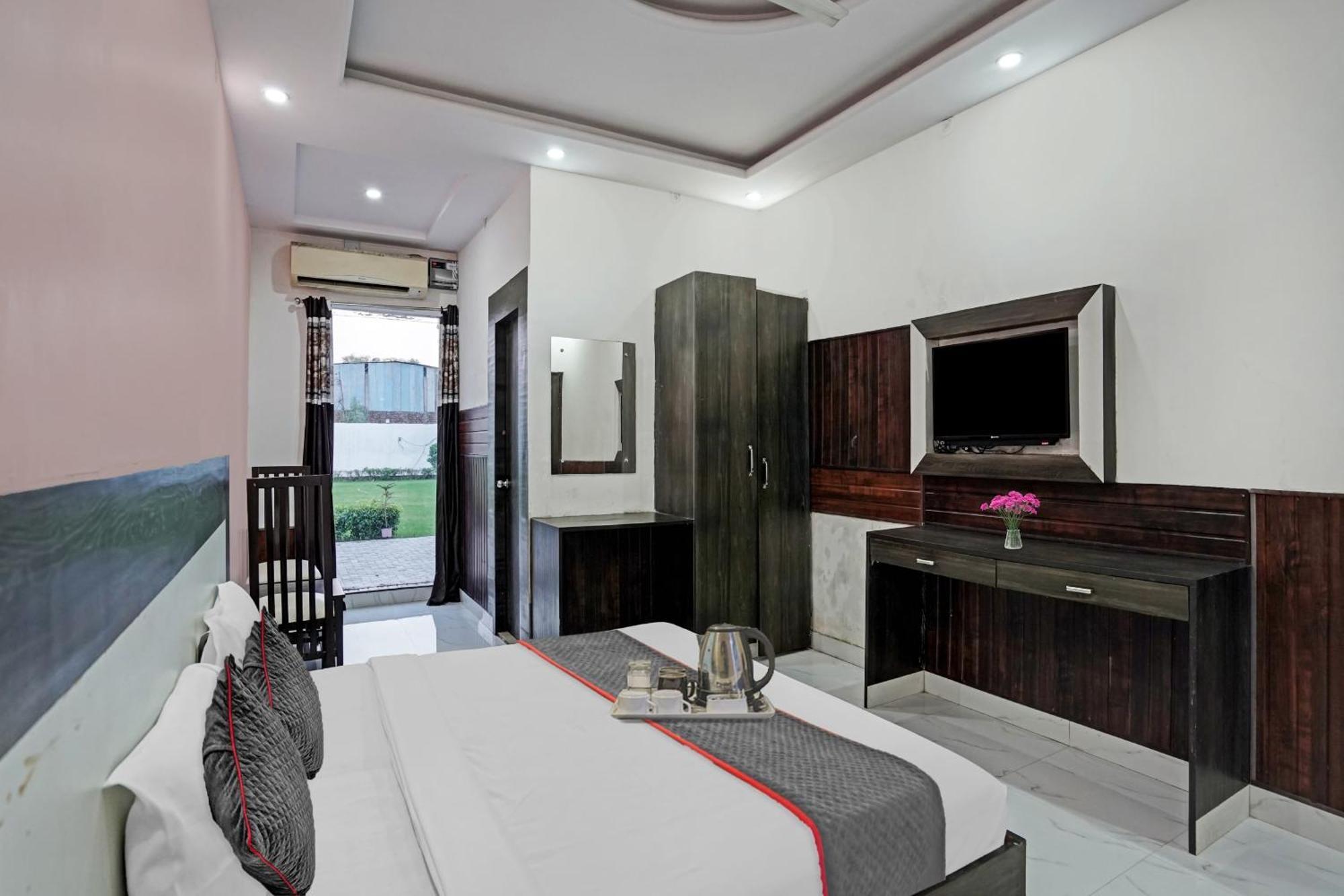 Collection O Rajvanshi Paradise Gurgaon Buitenkant foto
