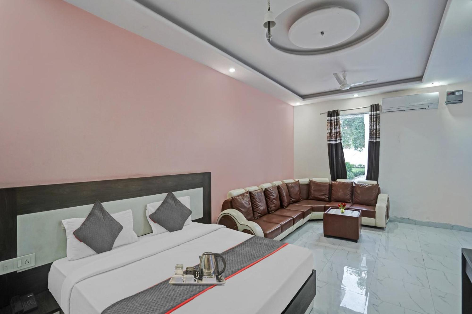 Collection O Rajvanshi Paradise Gurgaon Buitenkant foto