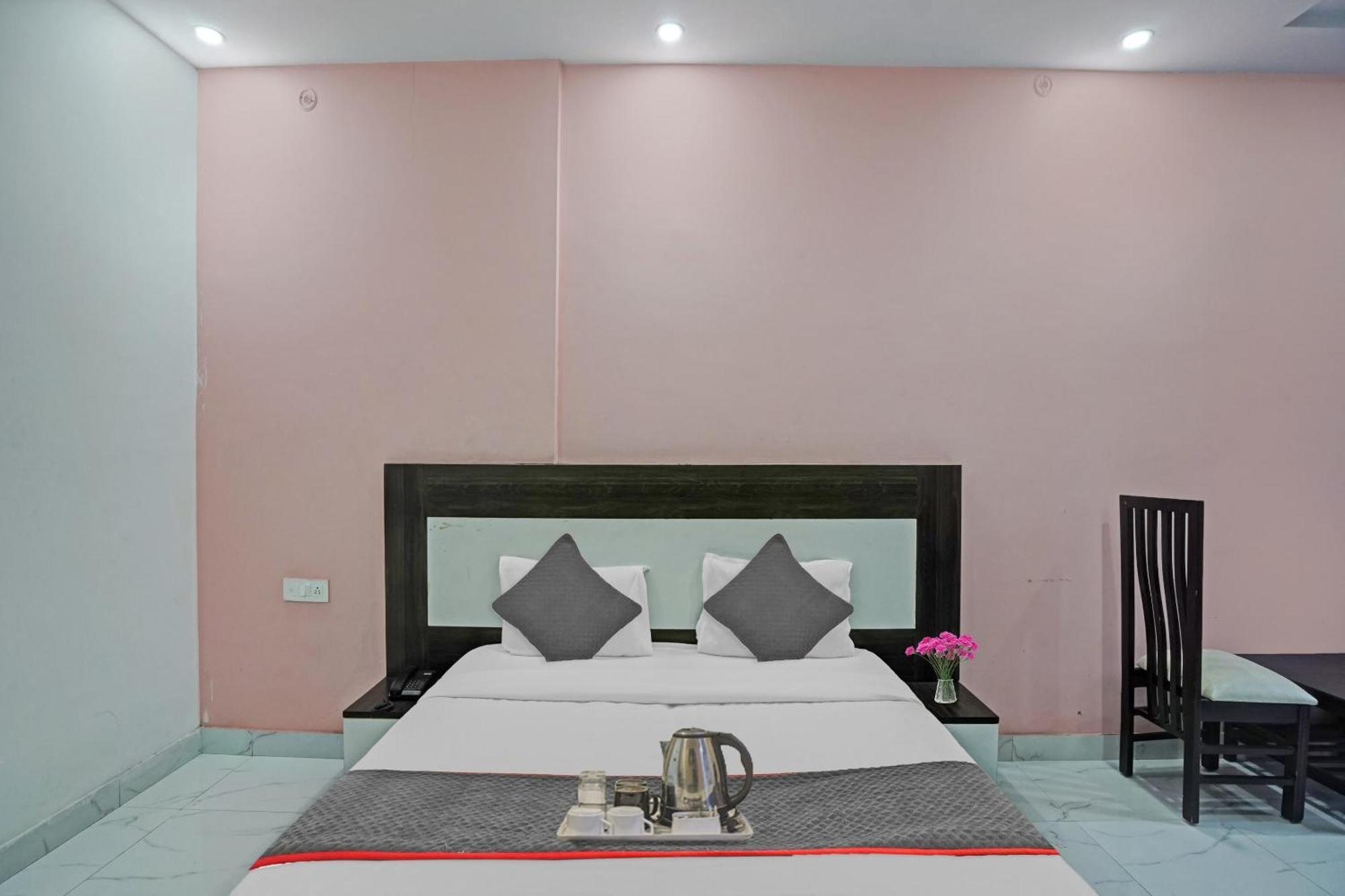 Collection O Rajvanshi Paradise Gurgaon Buitenkant foto