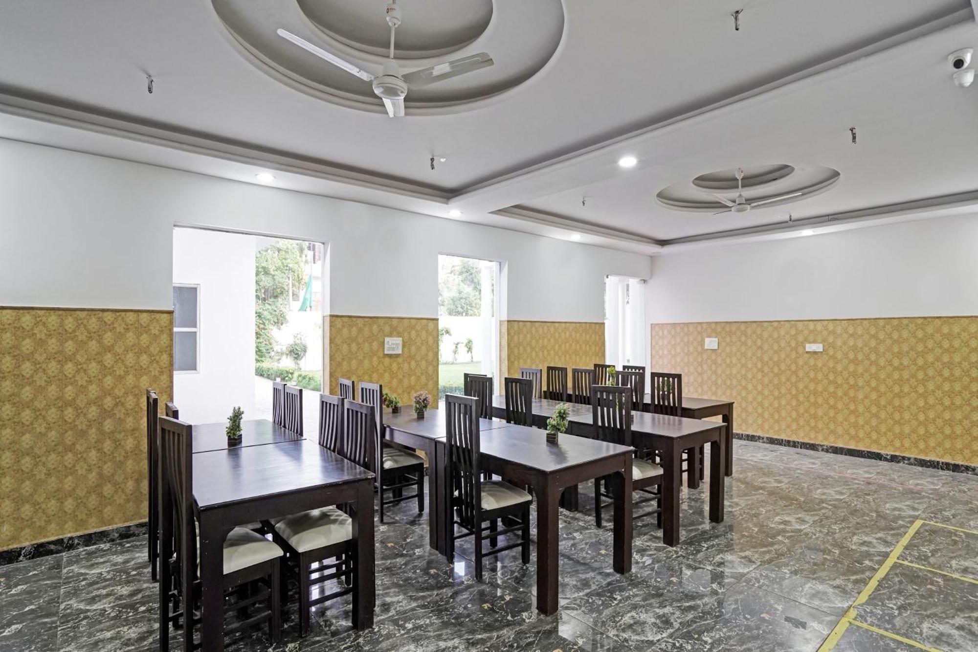 Collection O Rajvanshi Paradise Gurgaon Buitenkant foto
