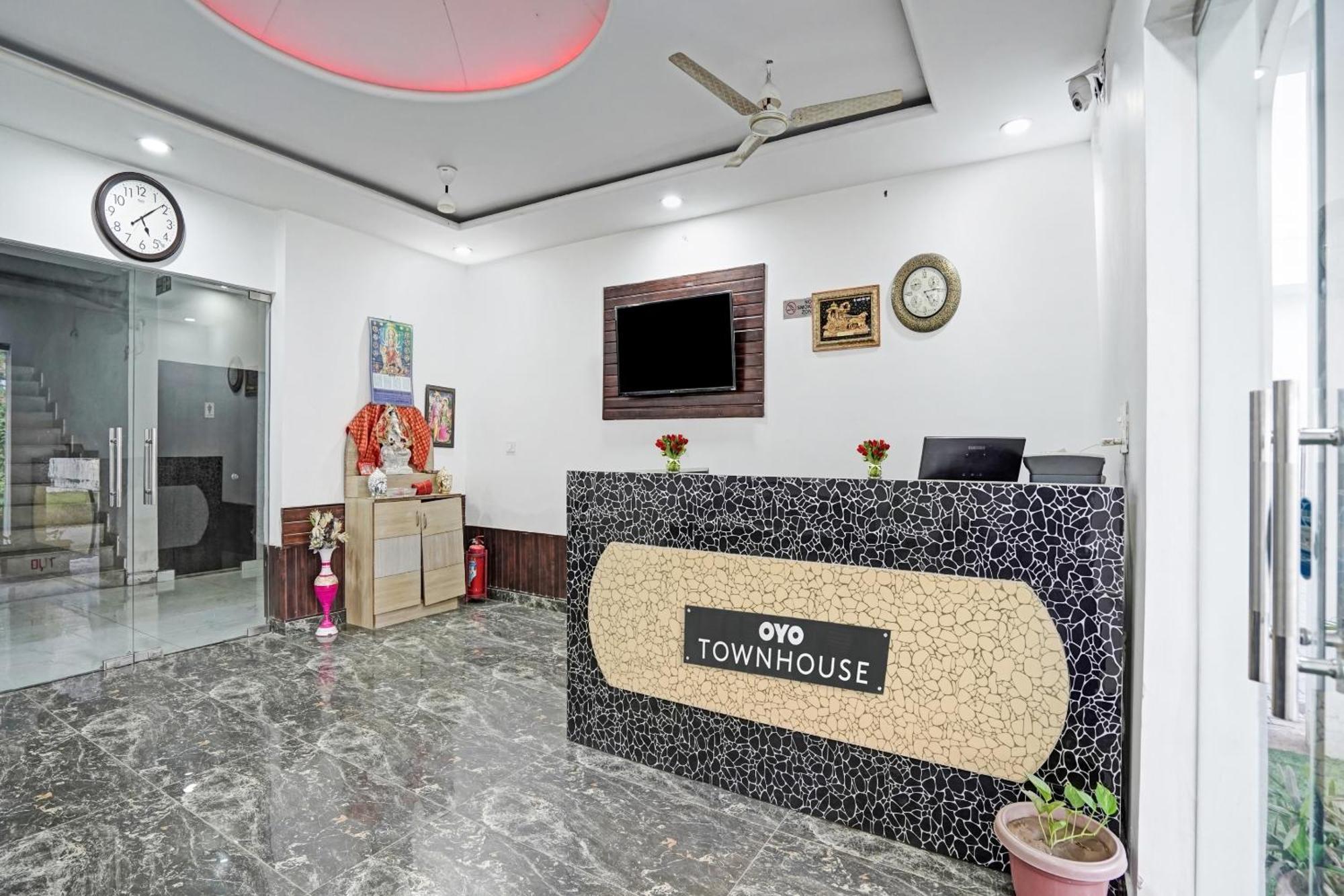 Collection O Rajvanshi Paradise Gurgaon Buitenkant foto