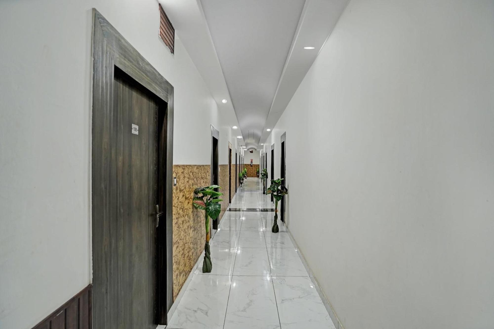 Collection O Rajvanshi Paradise Gurgaon Buitenkant foto