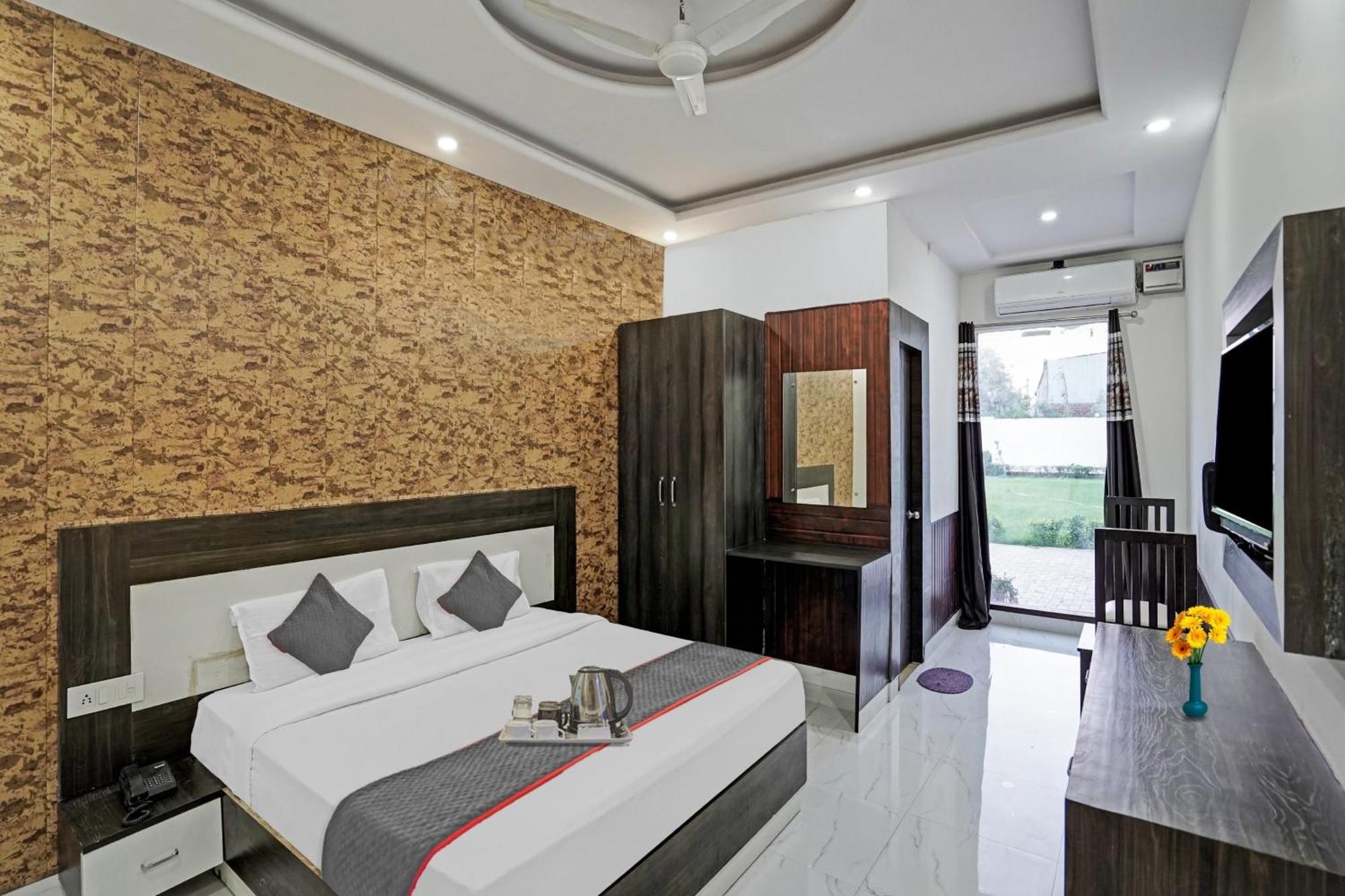 Collection O Rajvanshi Paradise Gurgaon Buitenkant foto